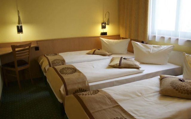 Acron Hotel