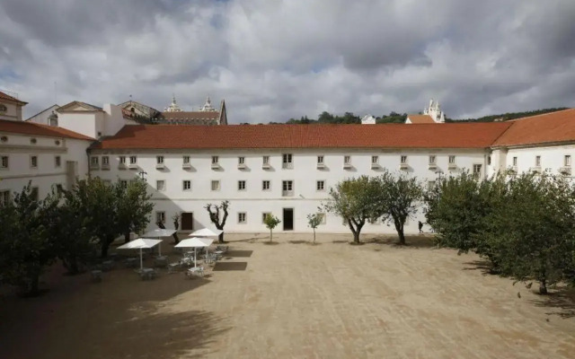 Отель Montebelo Mosteiro de Alcobaca Historic Hotel