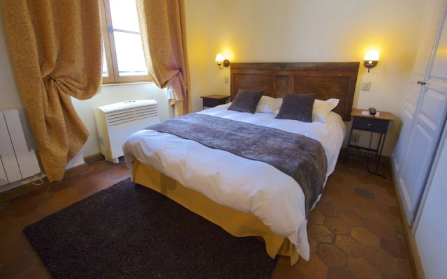 Hostellerie de la tour dauxois