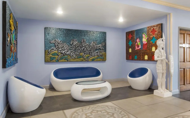 1 Life Studio and Suites