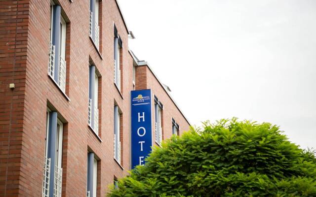HK-Hotel Düsseldorf City вид на фасад