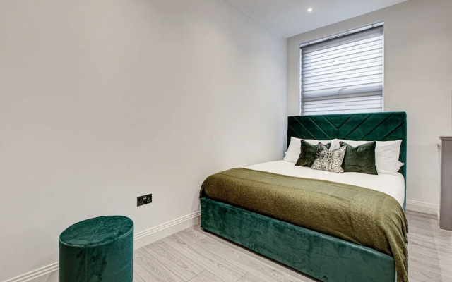 Premium 1 Bed Serviced Apartment in Greater London