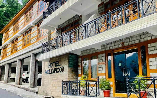 Snow Clad Riverview Hotel & Resort, Manali