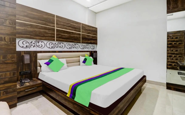 Itsy Hotels Anjali Mahal 500, Mtrs From Mathura Railway Station