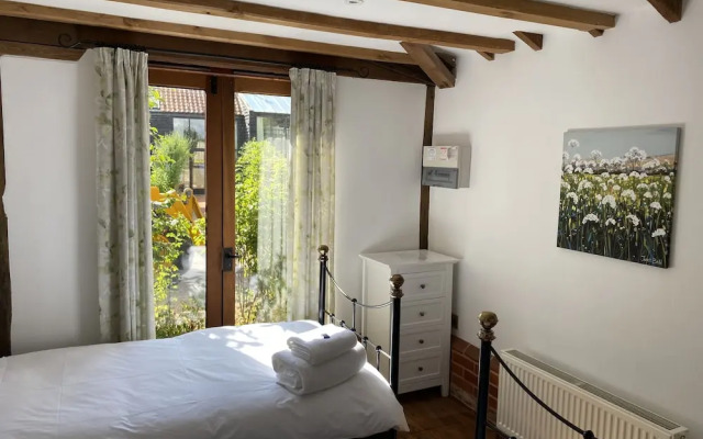 Brundish, Suffolk Barn, 2 Bed Idyllic 6 Acres