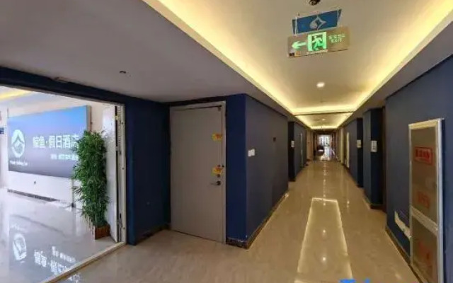 Whale · City Hostel (Heze Station)