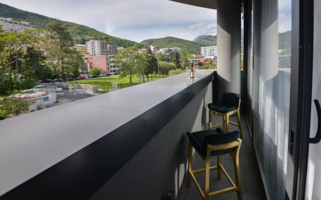 Blue Moon Apartments