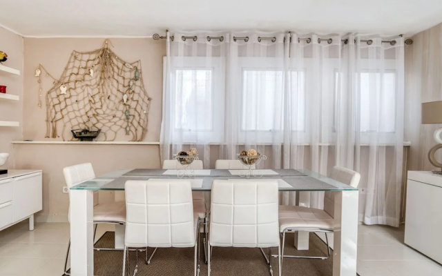 Waterfront Apartment in Playa de Aro With Patio