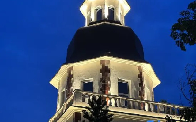 Deyang Castle Hotel