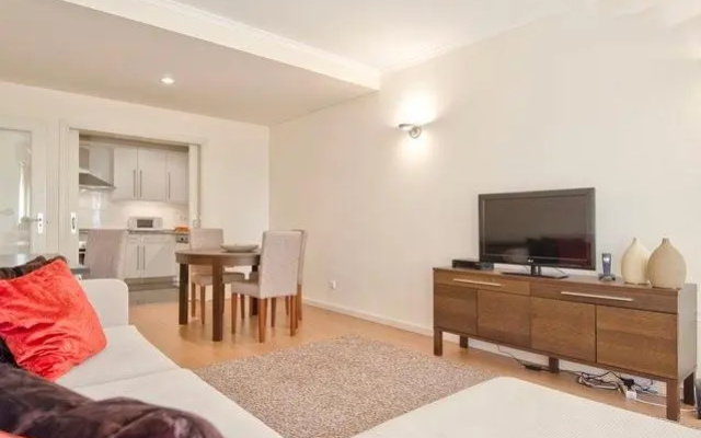 Wonderful Apartment - Free Parking - Cabo Ruivo 34636al