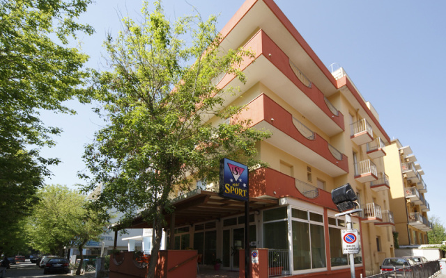 Hotel Sport Римини вид на фасад