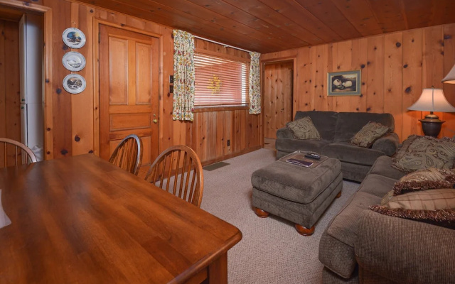 Lakeside Hide-A-Way 2 Bedroom House