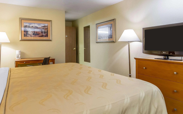 Econo Lodge Inn & Suites Santa Rosa South