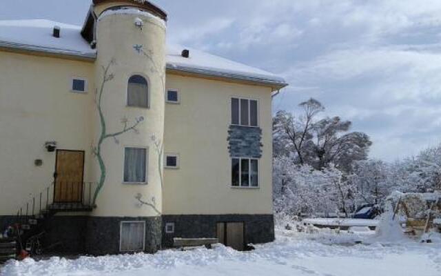 Отель Riverside Karakol Кыргызстан, Каракол - 1 отзыв об отеле, цены и фото номеров - забронировать отель Riverside Karakol онлайн вид на фасад
