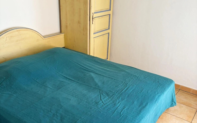Provencal Apartment in Town Center