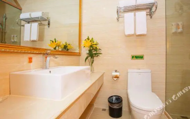 Vienna 3 Best Hotel (Maoming Yanjiang Building)