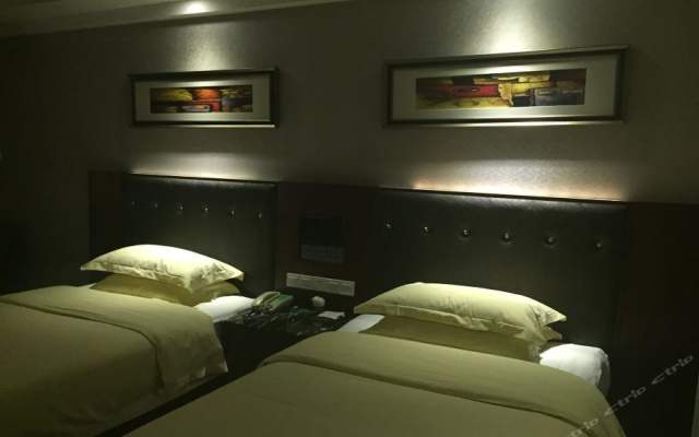 Yannian Tietong Hotel (Hehua Road Metro Station)