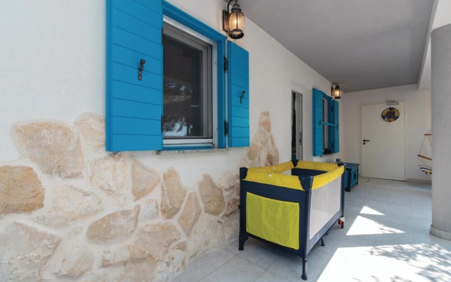 Awesome Home in Zdrelac With Wifi and 4 Bedrooms