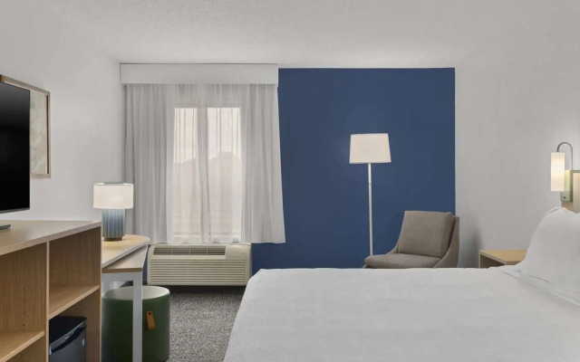 Spark by Hilton Newcomerstown