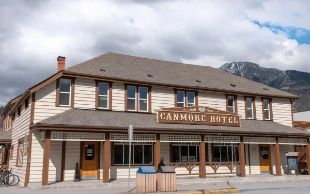 Party Hostel- Canmore Hotel Hostel