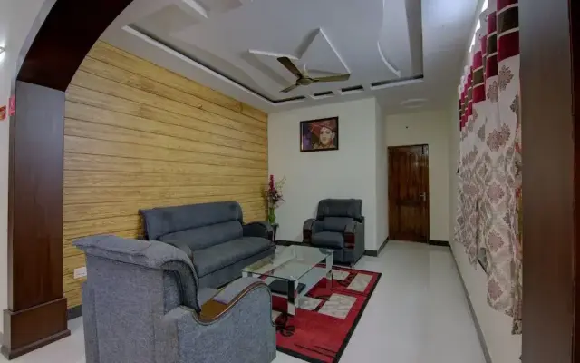 Pramukh Palace by OYO Rooms