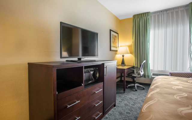 Quality Inn & Suites Bloomington I-55 and I-74