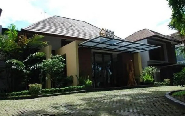 Rumah Nenek Hotel & Restaurant