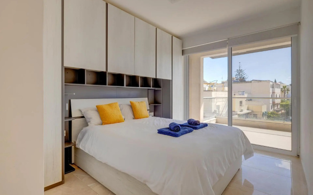 Modern 1BR Apartment in Central St Julian s