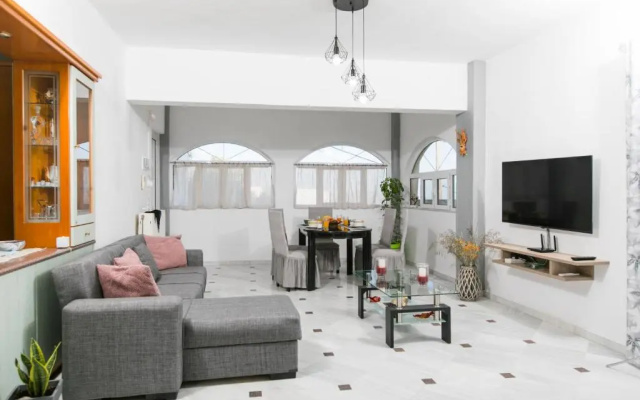 Irini's Sea View House