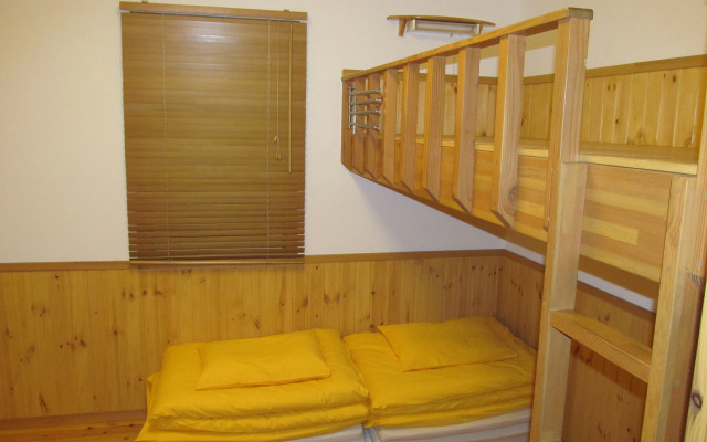 Lodge Orange Cabin