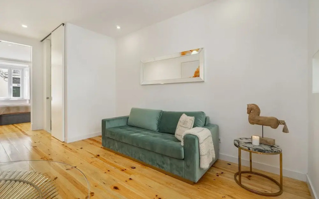 Chic 1-Bed W/ Patio Perfect To Explore Lisbon