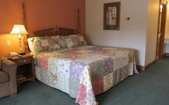 Inn at Amish Door