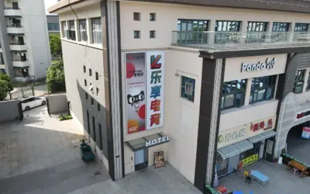 Lexiang E-Sports Hotel (Shanghai Lin-gang University City)
