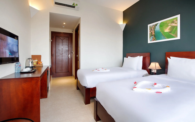 Green Apple Hotel