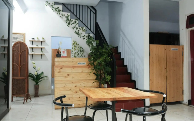 Oyo 1380 Velodrome Family House