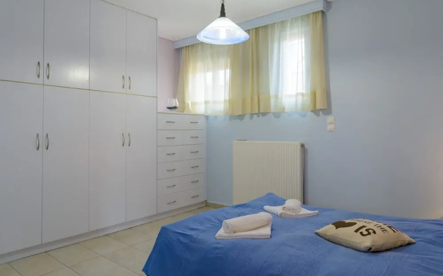 Comfy Vacation Flat Near the Beach