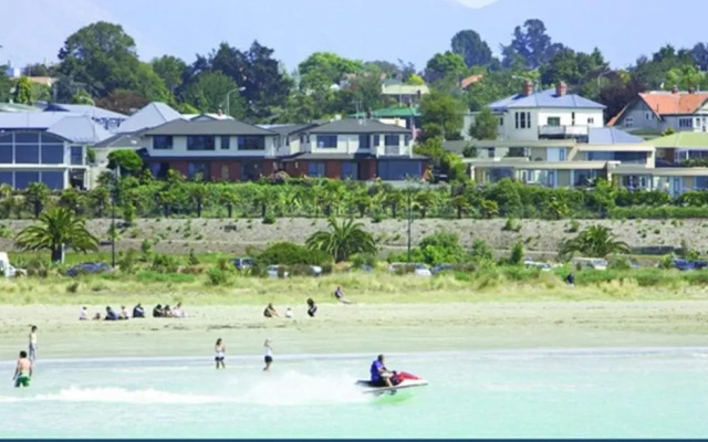 Baywatch Motor Lodge
