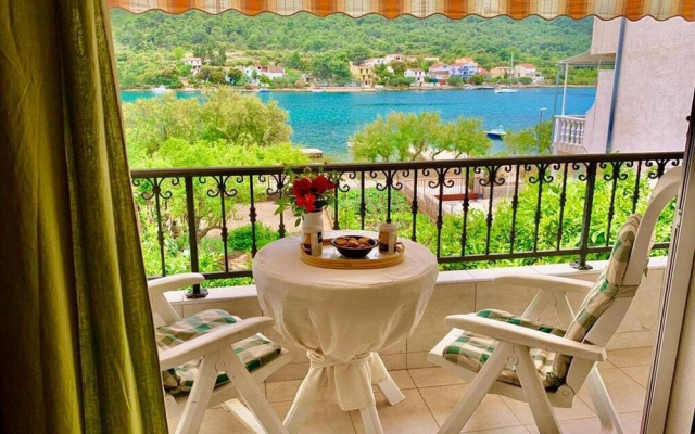Apartments Neve Beachfront