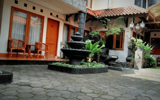 Wisma Puri Larasati Hotel