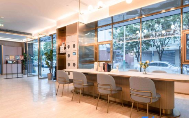 HanTing Hotel (Xichang Aerospace Avenue Moon Lake Wetland Park)