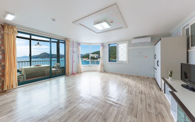 Geoje Sunbeach Pension