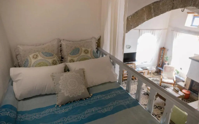 Artistic Home- 250yr old traditional village house