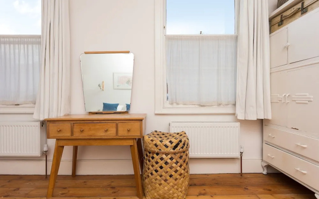 3 Bedroom Home in East London Accommodates 7
