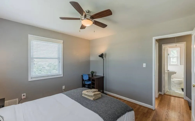 Luxurious 3br 2ba Townhouse with cozy backyard