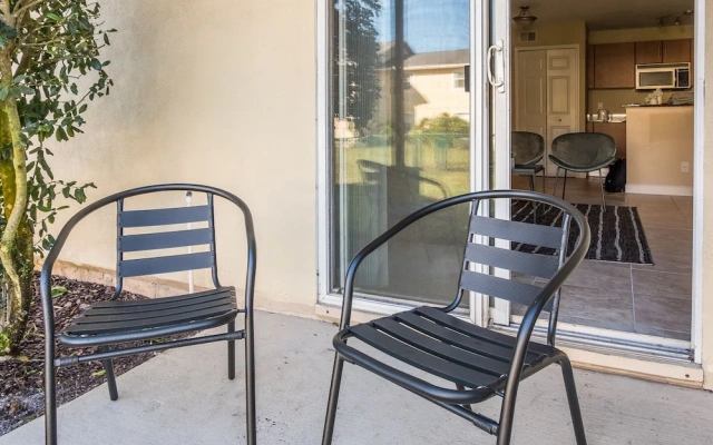 Sunny Apartments near Beach by Frontdesk