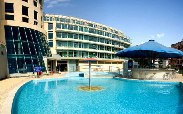 Отель Ivana Palace Hotel Болгария, Солнечный берег - 2 отзыва об отеле, цены и фото номеров - забронировать отель Ivana Palace Hotel онлайн вид на фасад