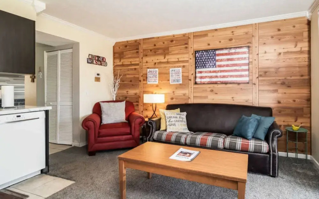 The Cozy Hideaway Stay for 6