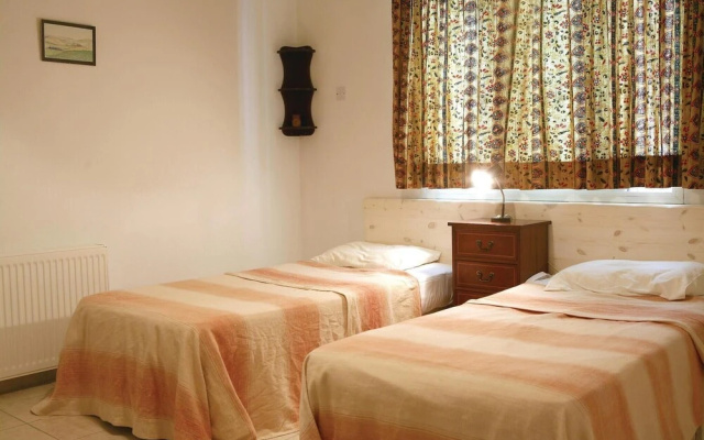 Beautiful Home in Miliou Paphos With 2 Bedrooms, Outdoor Swimming Pool and Swimming Pool
