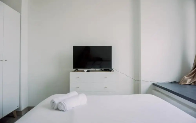 Homey And Comfort Living Studio Collins Boulevard Apartment