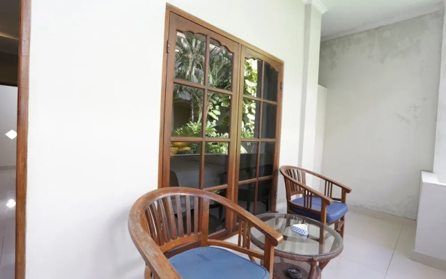 RedDoorz near Pantai Double Six